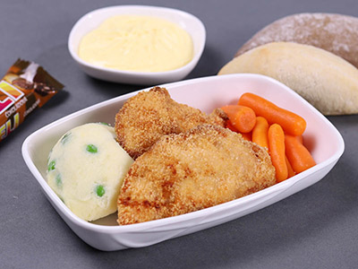 A százhúsz éves IBUSZ charter járatain felszolgált melegen tálalt ételek közül igazán ízletes választás lehet a klasszikus rántott csirkeszelet gyerek menü.