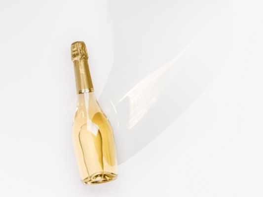 A százhúsz éves IBUSZ charter járatain felszolgált prémium minőségű alkoholos italok közt utasaink választhatják a különleges Moët pincészet ízletes pezsgőit.