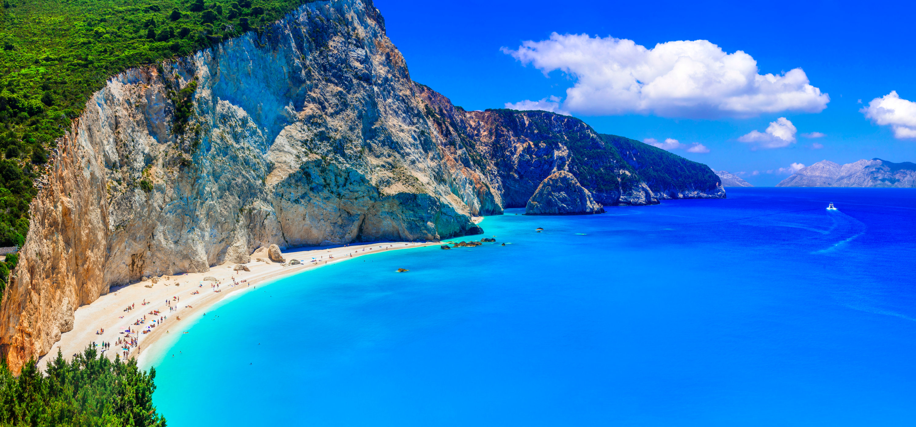 Az IBUSZ által kínált utazásokon utasaink eljuthatnak a legcsodálatosabb görög tengerpartokra. A Porto Katsiki Beach Lefkada egyik legcsodálatosabb ékköve.