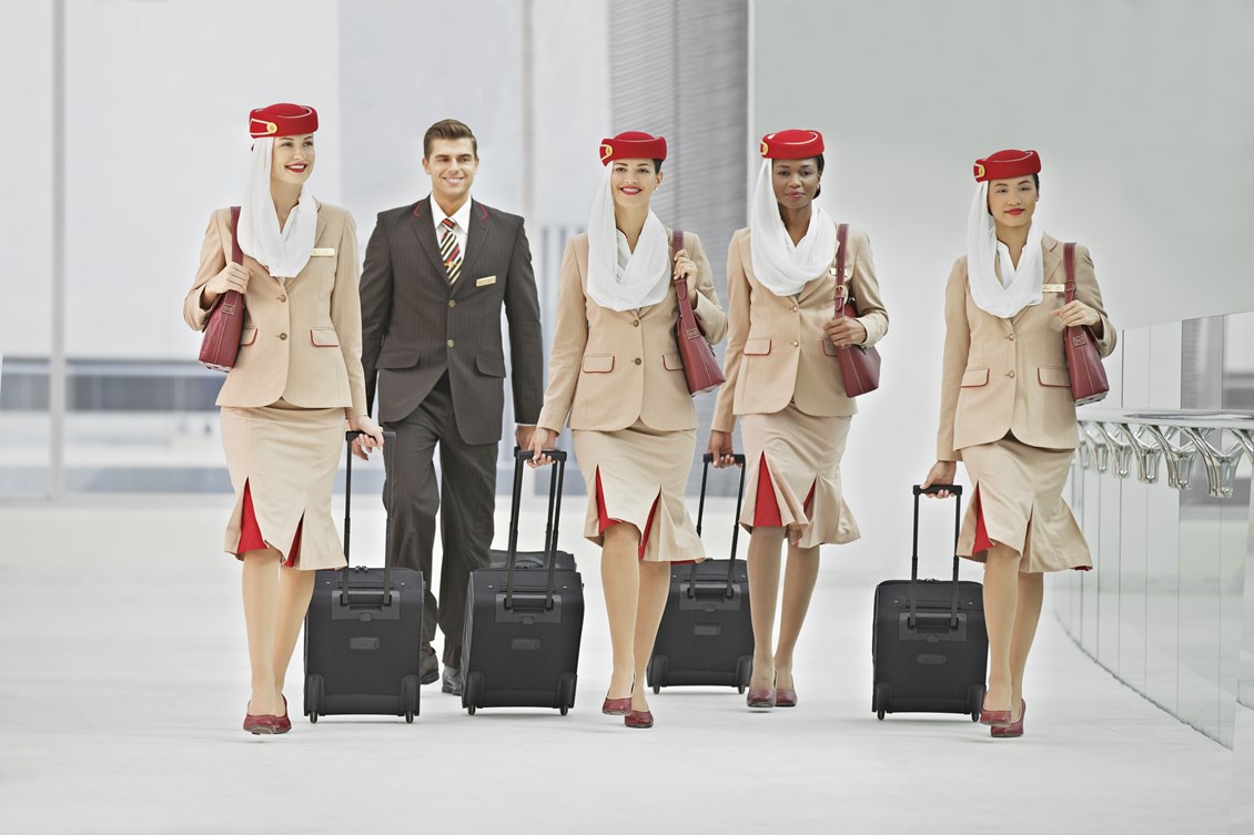 Az IBUSZ utazásai során a pihenni vágyó turisták kényelmét a világszerte elismert Emirates légitársaság különös egyenruháját viselő stewardessek szolgálják.